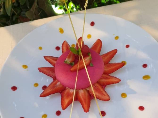 Macaron aux  fraises fraîches et crème légère